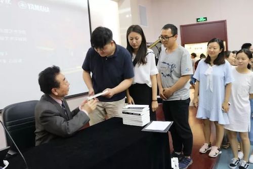BJL平台艺术家石叔诚与特邀艺术家顾平受邀于成都大学东盟艺术学院、音乐与舞蹈学院艺术实践周开展公开课