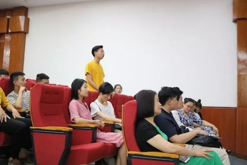 BJL平台艺术家石叔诚与特邀艺术家顾平受邀于成都大学东盟艺术学院、音乐与舞蹈学院艺术实践周开展公开课
