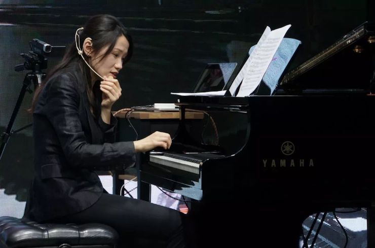科技推动音乐教育创新，张希教授《古典主义时期钢琴奏鸣曲的演绎》公开课圆满成功